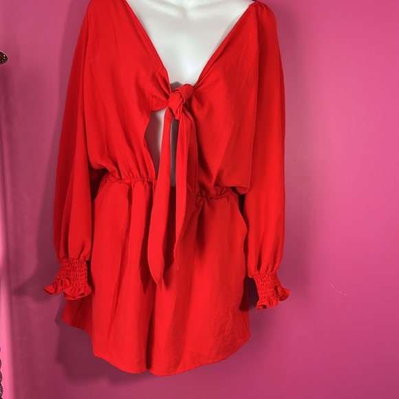 Gorgeous red 4 season romper - Picture 1 of 9